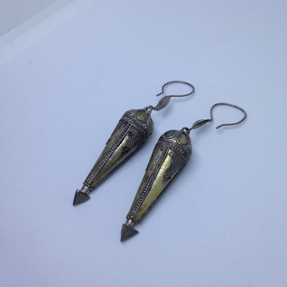vintage silver tone alloy earrings - Picture 4 of 6